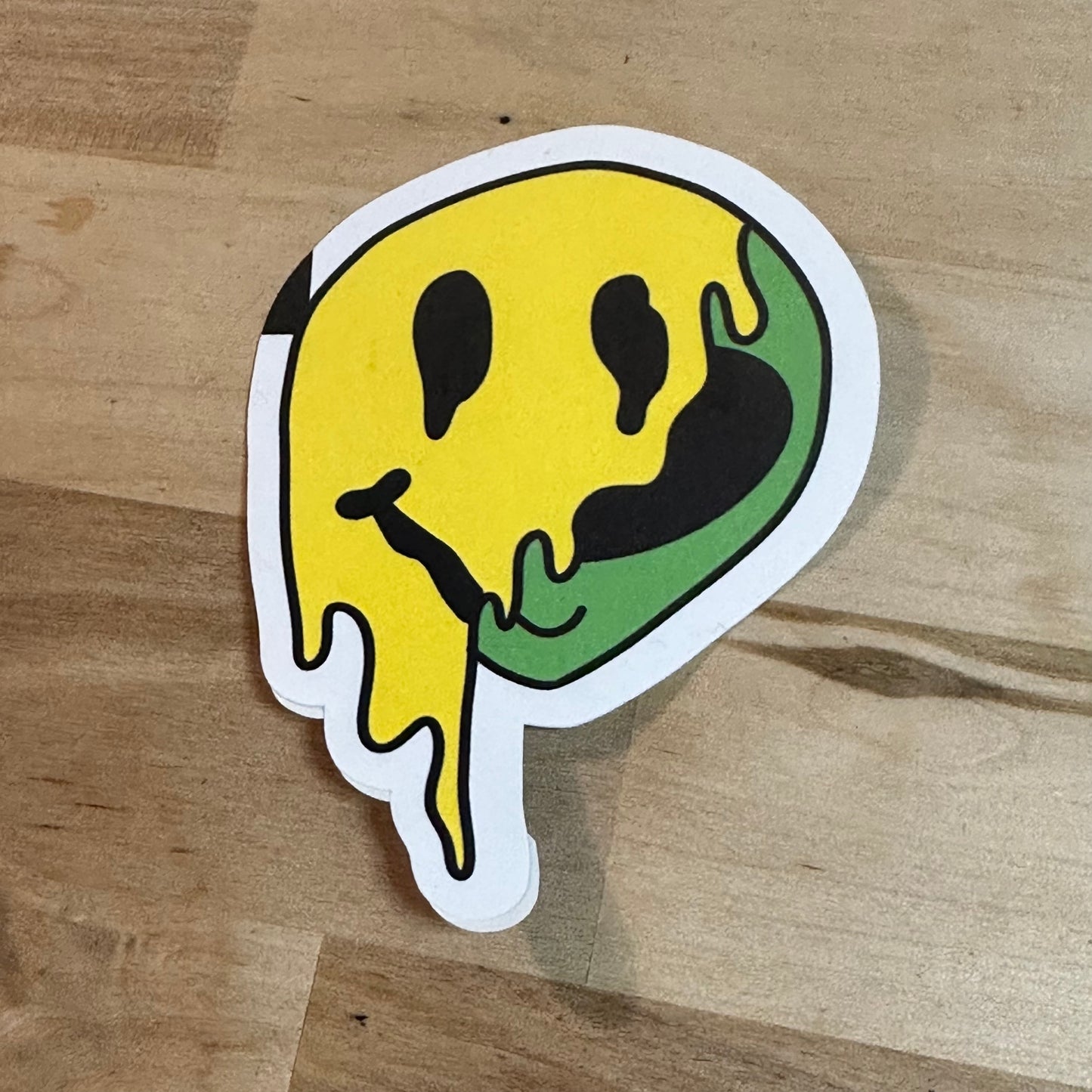 Happy face alien sticker